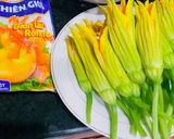 Hình bước làm 3 của món Bông Bí Nhồi Giò Sống Chiên Giòn