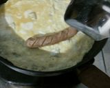 Foto langkah ke 3 dari resep Sosis Telur Gulung.