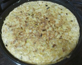 Foto del paso 7 de la receta: Tortilla de papas con cebolla y puerro sofrito y ensalada