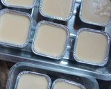 Foto langkah ke 4 dari resep Puding Pinggiran Roti Tawar Lapis Karamel.