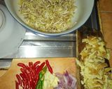 Foto langkah ke 1 dari resep Tumis Tauge Telur Dadar.