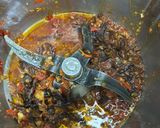 Gambar langkah 2 resipi Bendi Masak Asam Daun Selasih.