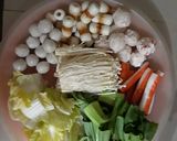 Foto langkah ke 1 dari resep Suki Kuah Tom Yam.
