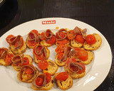 Foto del paso 1 de la receta: Canapés de cherry confitados con anchoas