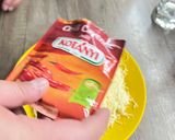 Bőrös sertéscomb, vöröslencse pürével, sajt ropogóssal recept fázis 10 fotója