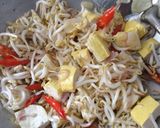 Foto langkah ke 5 dari resep Oseng Tauge Tahu.