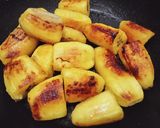 Foto langkah ke 4 dari resep Bolen Pisang Keju Coklat Mudah Tanpa Korsvet.