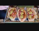 Foto del paso 4 de la receta: "TACOS RELLENOS DE JAMÓN Y TOMATE CON SALSA GUACAMOLE"