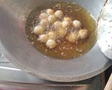 Foto langkah ke 4 dari resep Cimol mozarella anti meledak.
