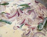 Foto del paso 4 de la receta: Cintas con salsa de cebollas coloradas, hongos y crema