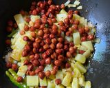 A picture of step 5 of Chana Masala.