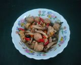 Foto langkah ke 6 dari resep Oseng Jamur shimeji Bakso Pedes.