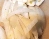 Foto langkah ke 1 dari resep Yomasak Cepat | Tumis sosis sehat dikit.