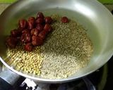 A picture of step 2 of Imli or khajoor ki chutney.