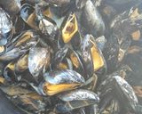 Une image de l'étape 1 de Moules apéritives en cocotte à l'escabéche.