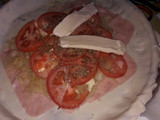 Tarta de cebolla, paleta y queso cremoso