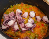 Foto del paso 3 de la receta: Pulpo en salsa con patatas
