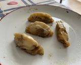 Foto del paso 3 de la receta: Gyozas de cebolla caramelizada, carrilleras y queso de cabra