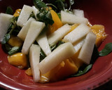 Foto del paso 5 de la receta: Ensalada de canónigos, mango, melón y huevo poche