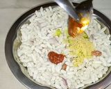 A picture of step 2 of Achari Bhel.