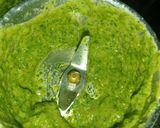 हरे धनिये की चटनी (hare dhaniye ki chutney recipe in Hindi) रेसिपी चरण 2 फोटो