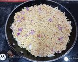 A picture of step 3 of Spicy cheesy egg noodles.