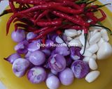 Foto langkah ke 1 dari resep Bumbu Dasar Putih, Kuning & Merah.