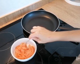 Foto del paso 4 de la receta: Salteado de verdura con salmón