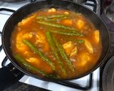 Foto del paso 6 de la receta: Solomillo de pollo con salsa al curry, espárragos trigueros y huevo cocido