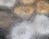 A picture of step 3 of Mendu vada.
