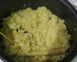 Foto langkah ke 4 dari resep Nasi Kuning Rice cooker Gurih Simple.