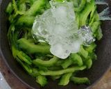 鹹鴨蛋涼拌山苦瓜的食譜步驟2照片