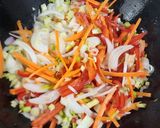 Foto del paso 4 de la receta: Wok de vegetales con carne y arroz integral 🍚