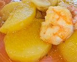 Foto del paso 9 de la receta Patatas confitadas al aroma de langostinos al ajillo