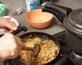 A picture of step 5 of चपाती चिवडा.
