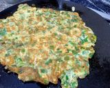 A picture of step 3 of Spring onion omelet.
