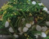 Foto langkah ke 2 dari resep Tumis Kangkung Jagung Bakso.