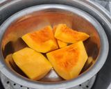Foto langkah ke 1 dari resep Biji Salak Labu Kuning.