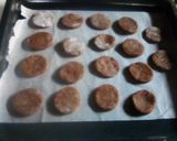 Foto del paso 3 de la receta: Alfajorcitos de cacao con praliné de maní