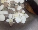 Foto langkah ke 3 dari resep Mie Lebar Goreng.