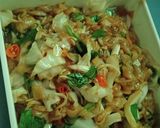 Foto langkah ke 7 dari resep Kwetiaw sayuran goreng.