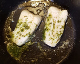 Foto del paso 2 de la receta: Merluza al vino blanco