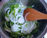 Foto del paso 2 de la receta: Manitas de boquerones fritos con charmela de tomates