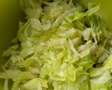 A picture of step 1 of Crunchy salad.