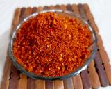 A picture of step 4 of Maharashtrian garlic chutney.