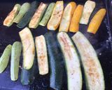 Une image de l'étape 5 de Trio de courgettes grillées aux épices créoles et huile de truffe.