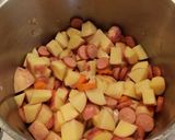 Gyors házias virslis krumplileves recept fázis 2 fotója