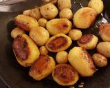 Foto del paso 1 de la receta: Papas saborisadas y pollo