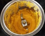 A picture of step 2 of Mango popsicles.