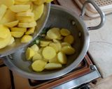 A picture of step 6 of Aloo Katli.